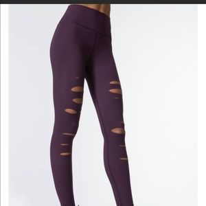 New High waisted ripped warrior leggings size xs